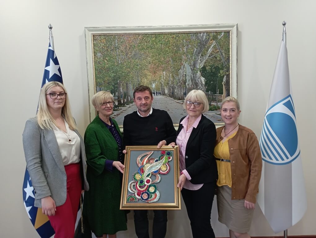 Gradonačelnik Kordić s predstavnicama Udruge Novi Pogled i Inicijative građanki i građana Mostara