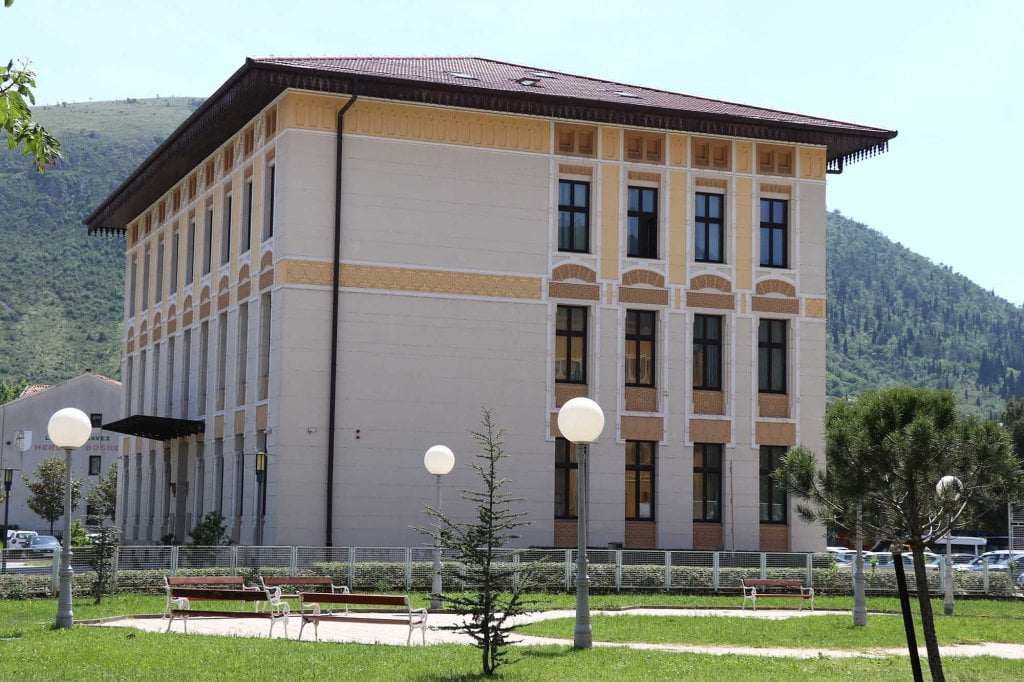 Grad Mostar osudio vandalski čin na HUB galeriji