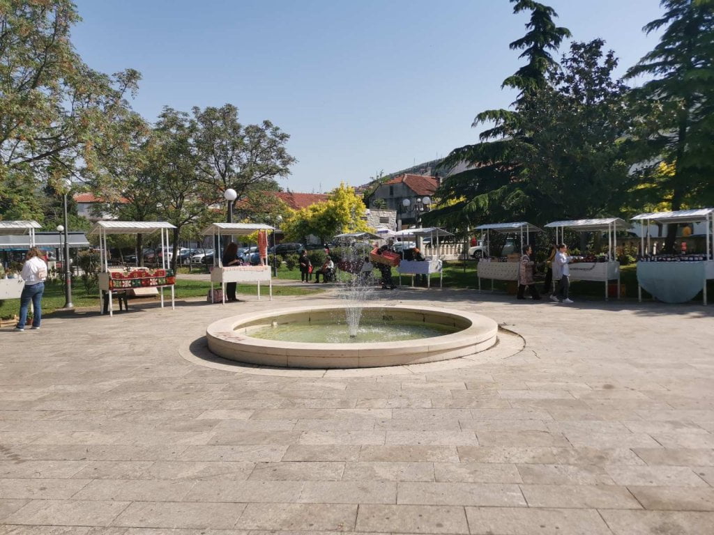 Ulični bazar u Mostaru