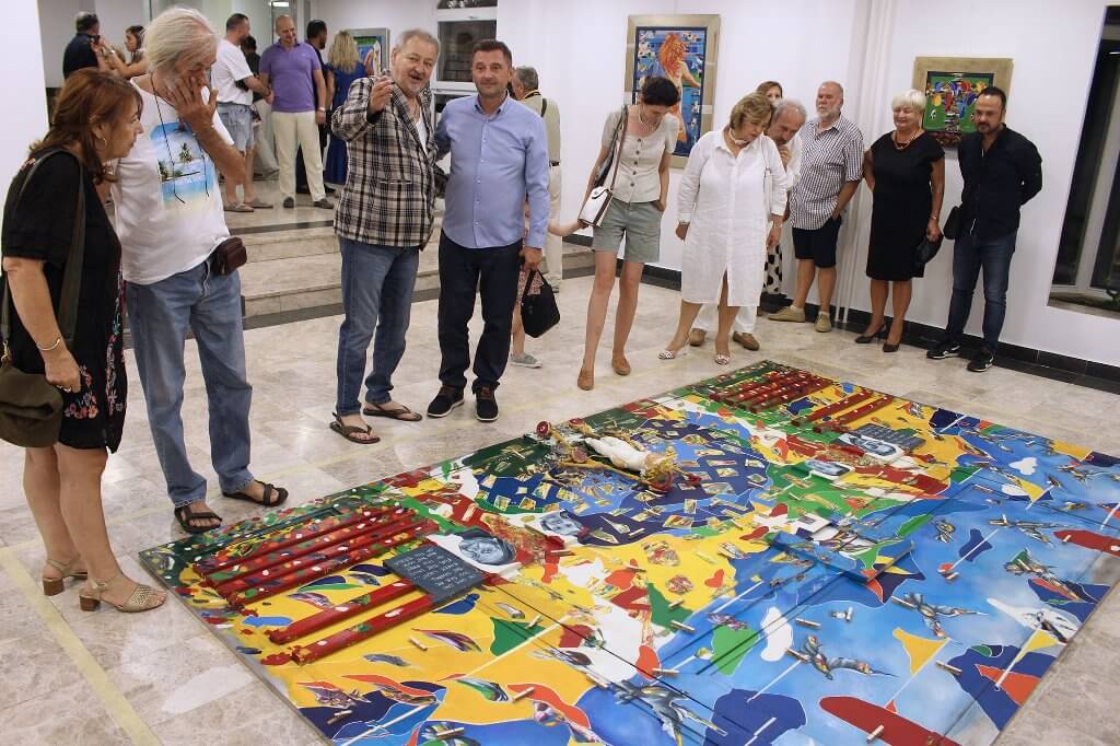 Nakon šest godina istaknuti slikar Adin Hebib ponovo pred mostarskom publikom, izložbu otvorio gradonačelnik Kordić