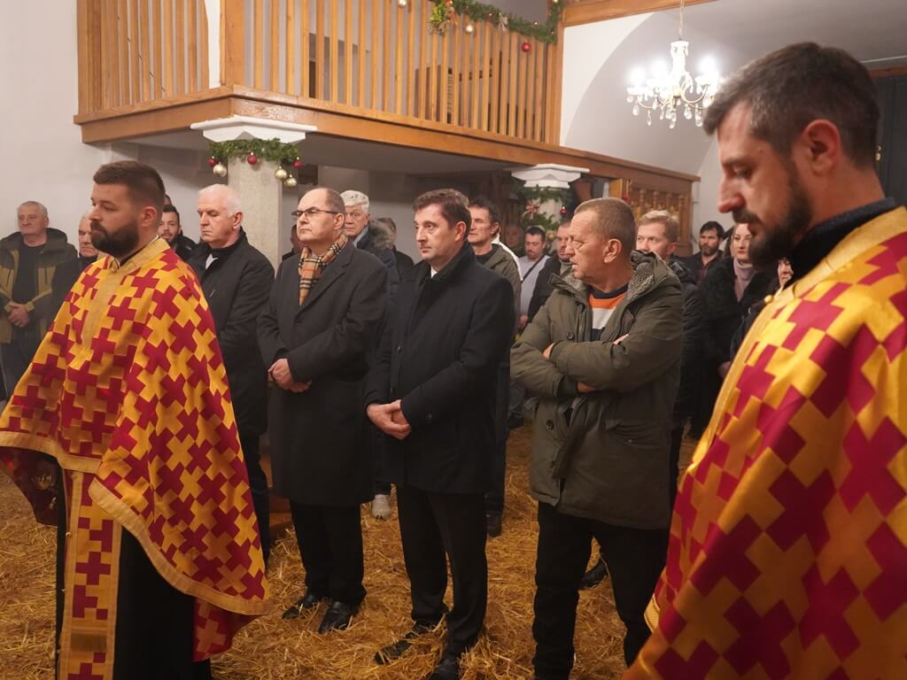 Kordić i Schmidt na Badnji dan posjetili hram Rođenja Presvete Bogorodice u Mostaru