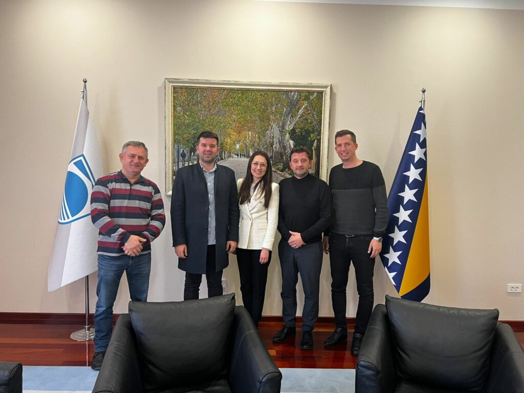 Kordić i Barbarić s predstavnicima Udruge hrvatskih amaterskih kulturno-umjetničkih društava