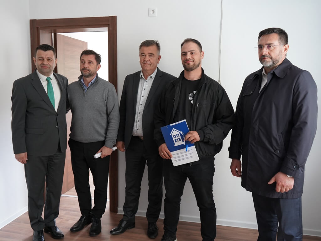 U mostarskom naselju Bafo uručeni ključevi za 24 stanara koji useljavaju u nove stambene jedinice