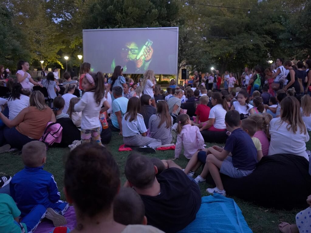 Otvoreno kino u Zrinjevcu oduševilo najmlađe Mostarce