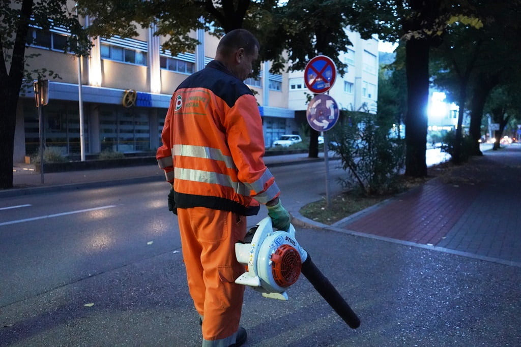 Pogledajte Plan rada za ručno čišćenje pješačkih površina i Plan rada za strojno čišćenje ulica u Mostaru