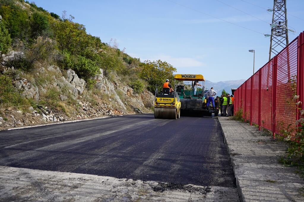 Jutros započeli radovi na projektu uređenja i asfaltiranja prometnice Raštani - Vojno
