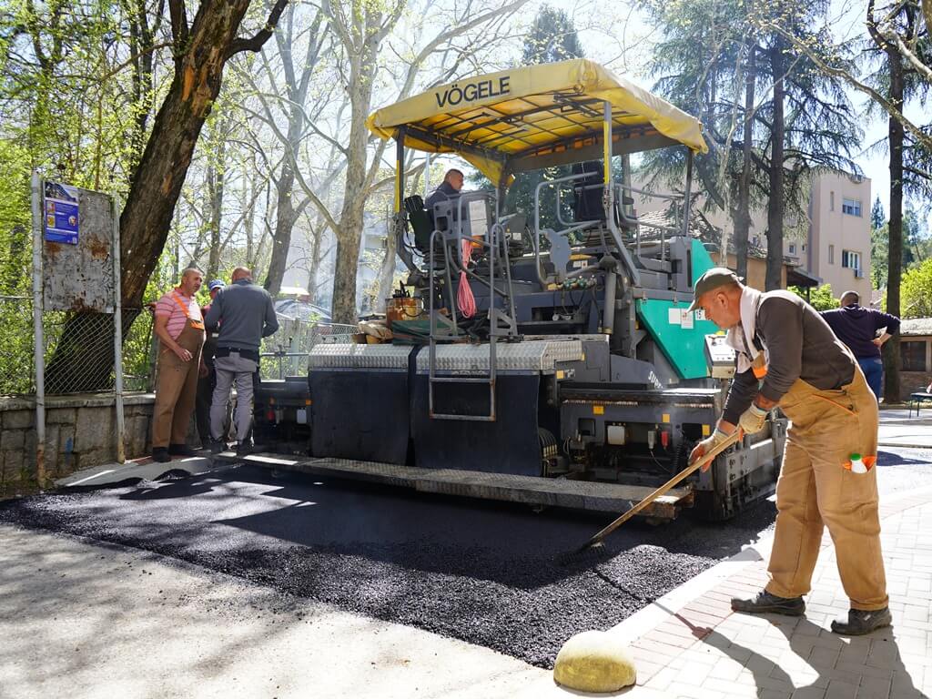 Pozivaju se građani da uklone svoja iz prometnih traka u Ulici kralja Petra Krešimira IV