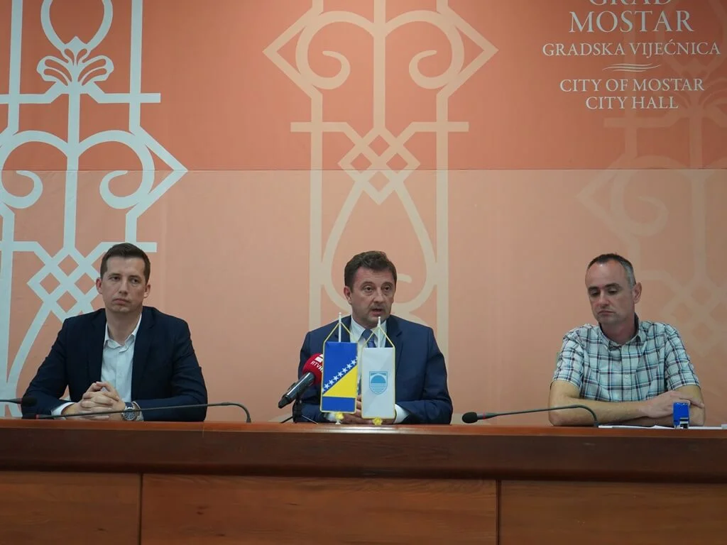 Potpisan ugovor vrijedan 500 tisuća KM za uređenje parkinga u Mostaru