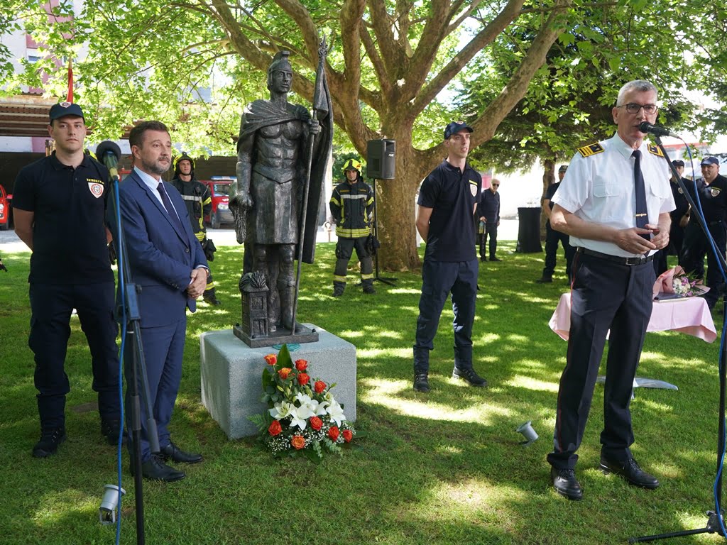 Gradonačelnik Kordić otkrio kip sv. Florijana, zaštitnika vatrogasaca