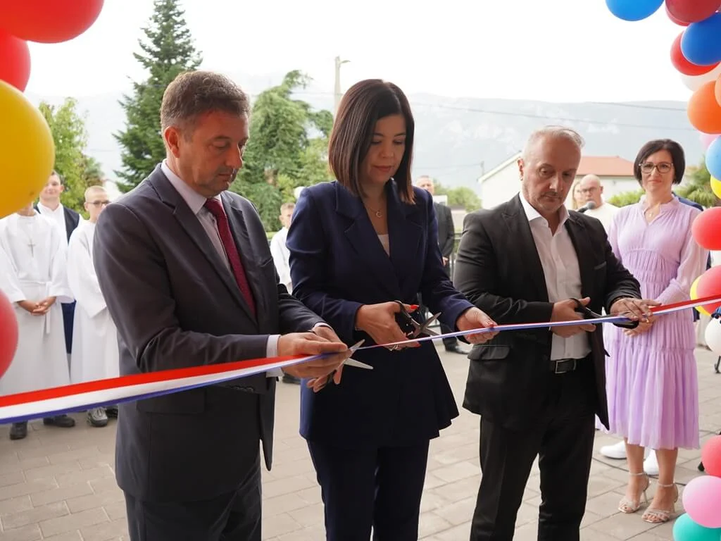Gradonačelnik Kordić otvorio novoizgrađenu &scaron;kolu u naselju Vojno