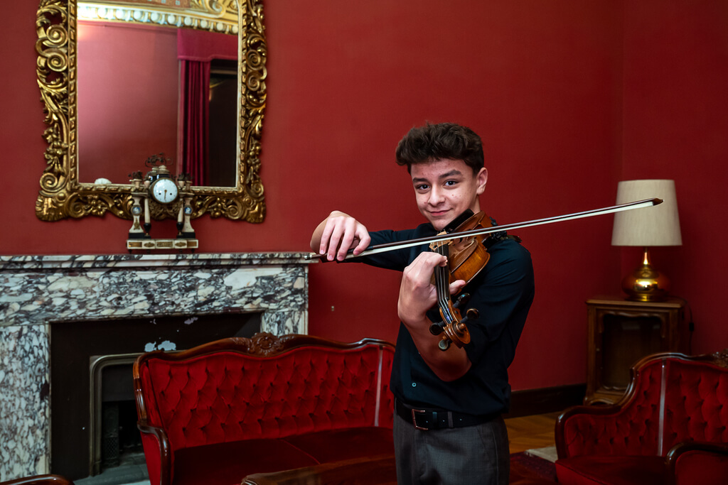 ANTONIO ŠARIĆ ODUŠEVIO RIM: Spektakularni koncert mladog violinista u prepunoj Lisztovoj dvorani