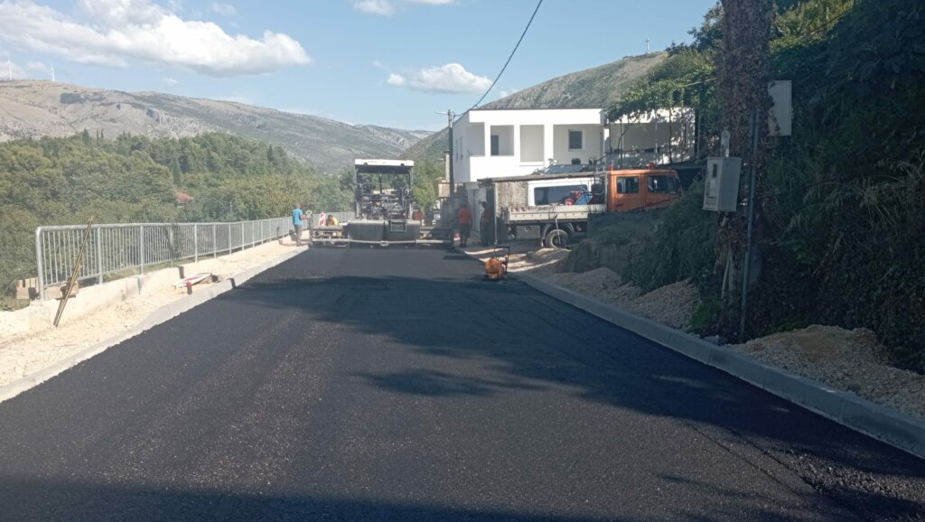 Radovi u Ilićkoj ulici u zavr&scaron;noj fazi, postavlja se prvi sloj asfalta