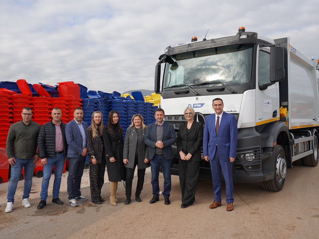 Primopredaja specijaliziranog vozila za prikupljanje sortiranog otpada u okviru projekta 'To Zero Waste CBC'