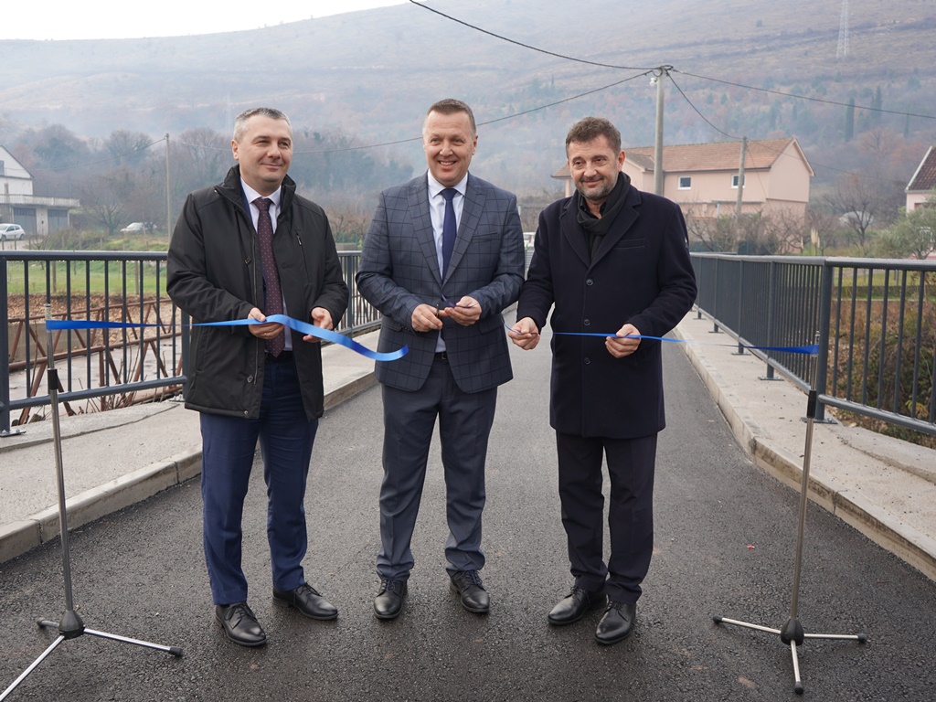 Kordić, Dizdar i Miličević pustili u promet rekonstruirani most na rijeci Jasenici