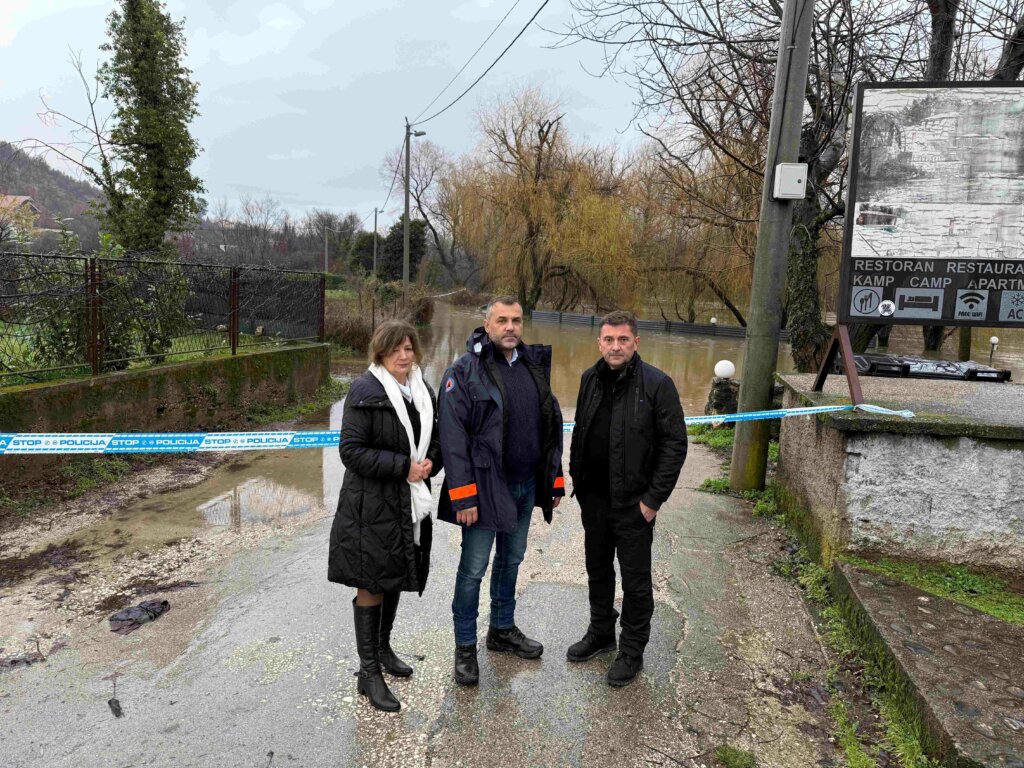Stanje na području Grada Mostara trenutačno je stabilno, a nadležne službe kontinuirano prate vremenske prilike i stanje na terenu